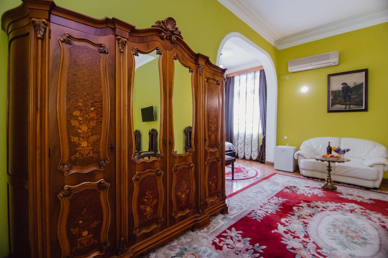 Hotel Queen-บาทูมิ ภายนอก รูปภาพ